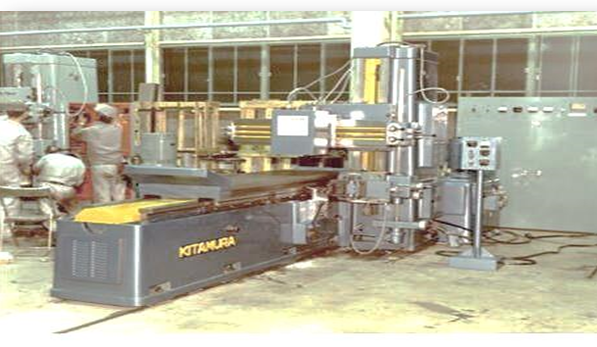 Trung tâm gia công đứng hoàn toàn tự động đầu tiên model “Automill T-12”