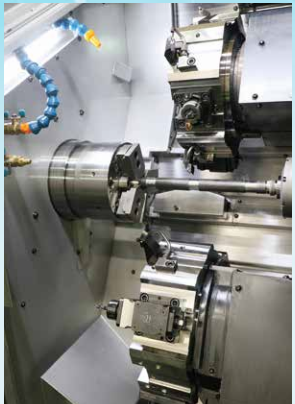 Gia c&ocirc;ng linh hoạt với cấu h&igrave;nh 1 trục ch&iacute;nh, 2 đ&agrave;i dao trong thiết kế nhỏ gọn