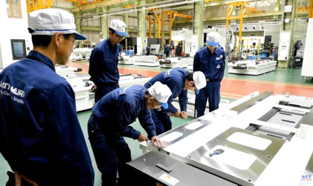 Kỹ thuật cạo r&agrave; tay đảm bảo độ ch&iacute;nh x&aacute;c cơ học cho m&aacute;y phay Kitamura
